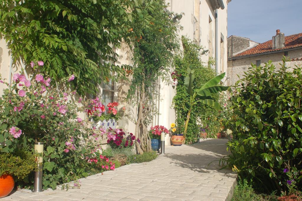 Hotel Du Donjon Aulnay  Ngoại thất bức ảnh