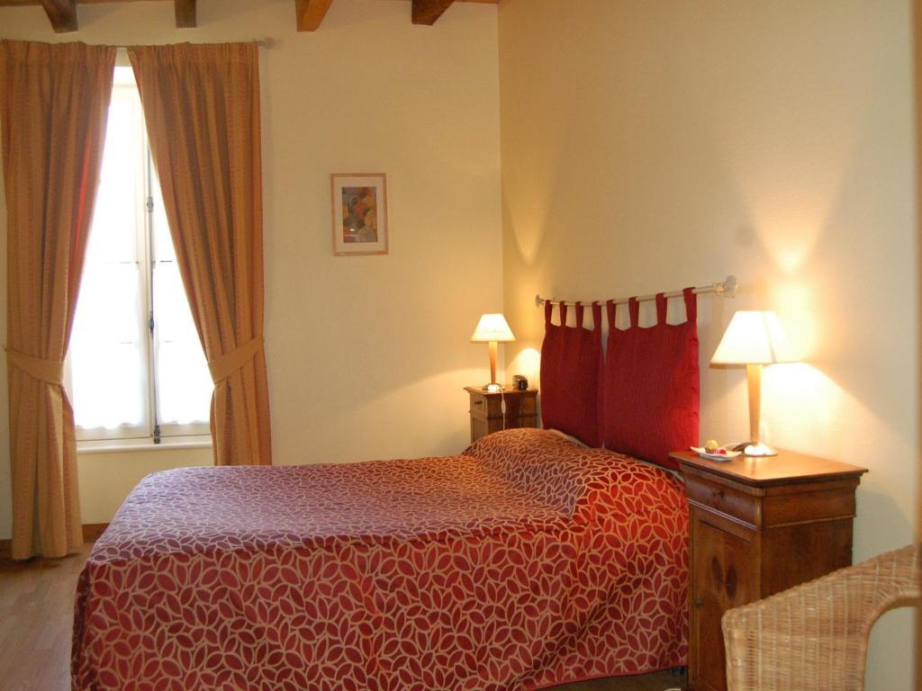 Hotel Du Donjon Aulnay  Ngoại thất bức ảnh