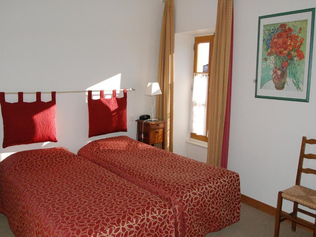 Hotel Du Donjon Aulnay  Phòng bức ảnh