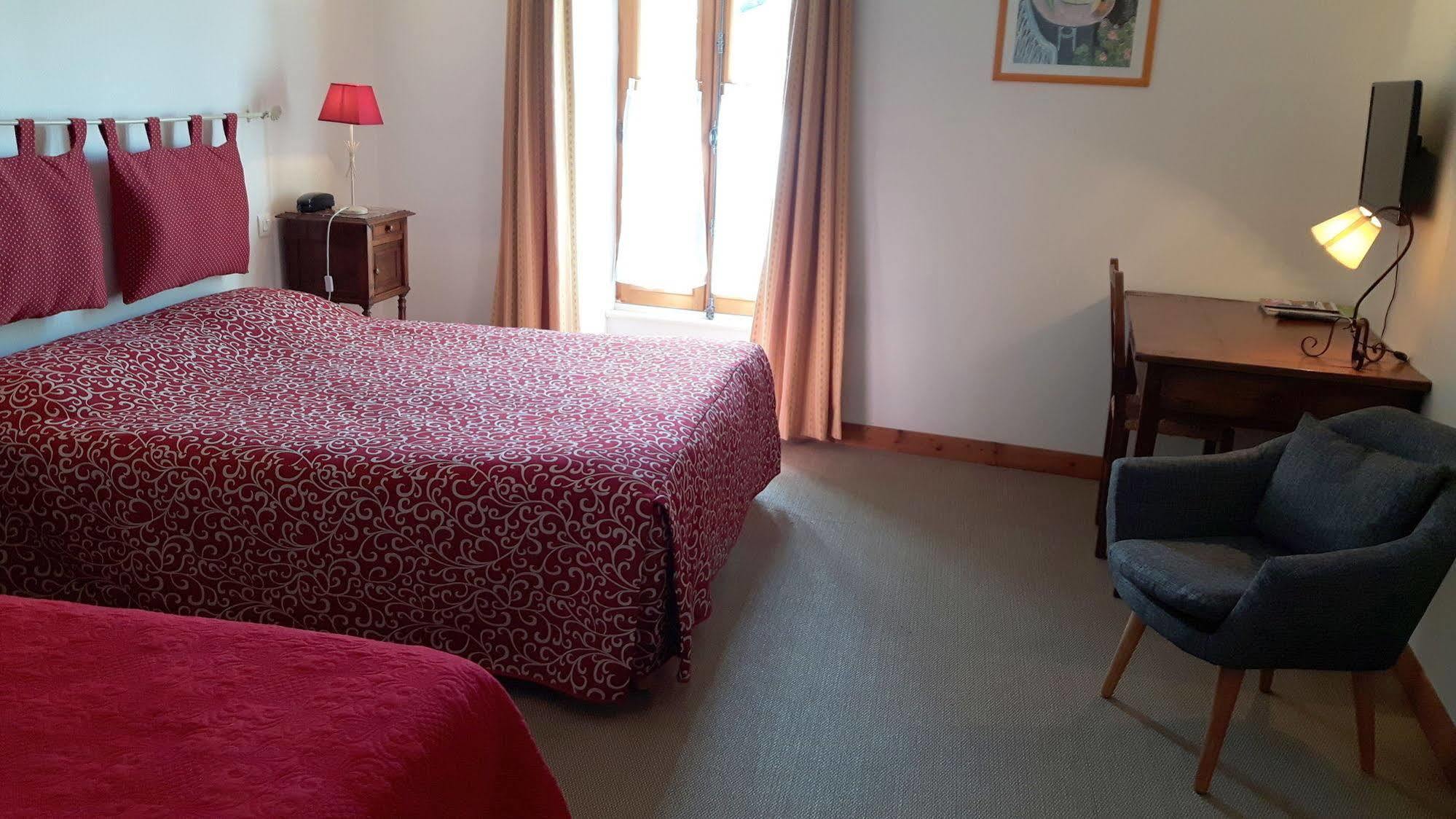 Hotel Du Donjon Aulnay  Ngoại thất bức ảnh