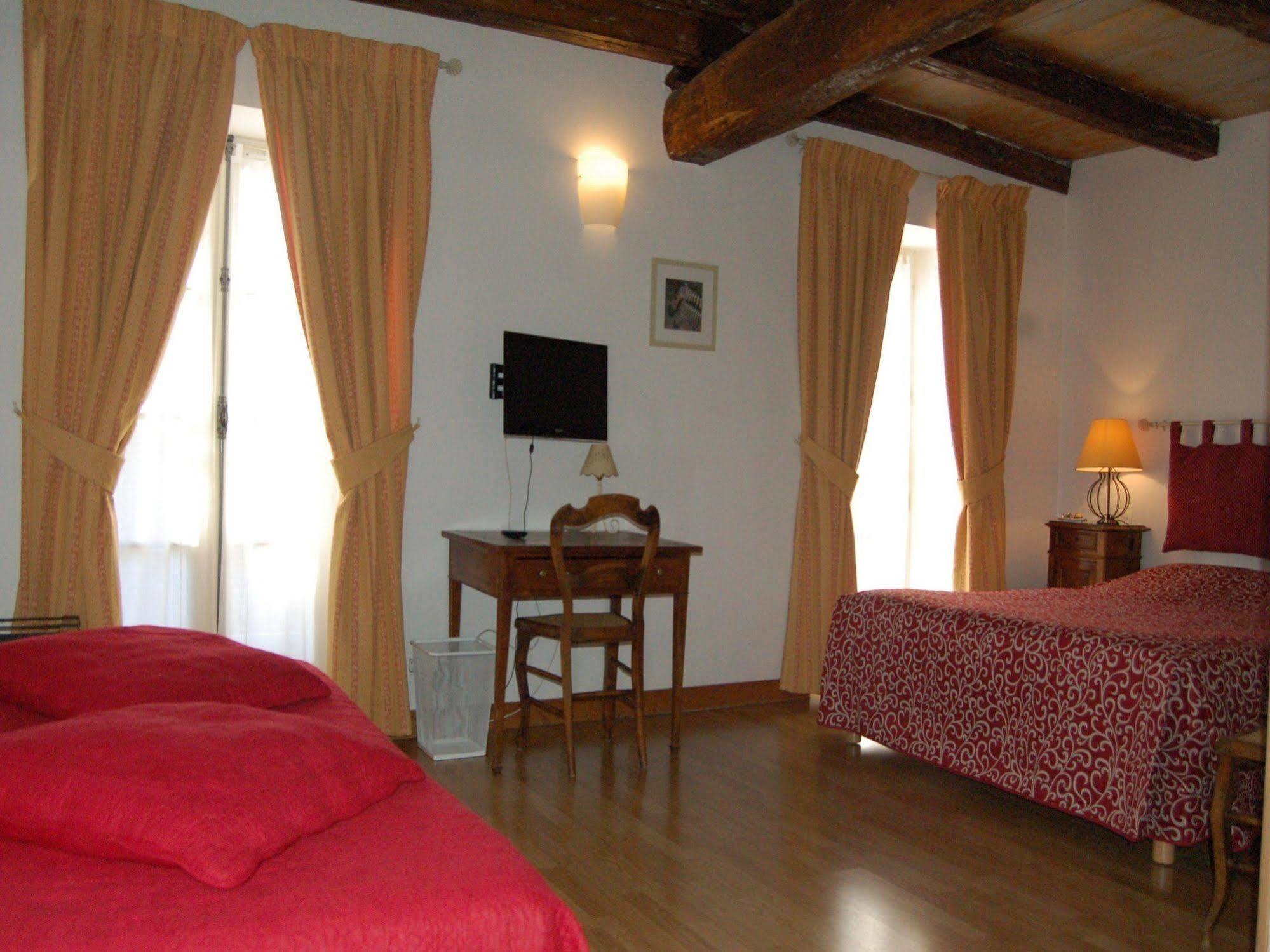 Hotel Du Donjon Aulnay  Ngoại thất bức ảnh