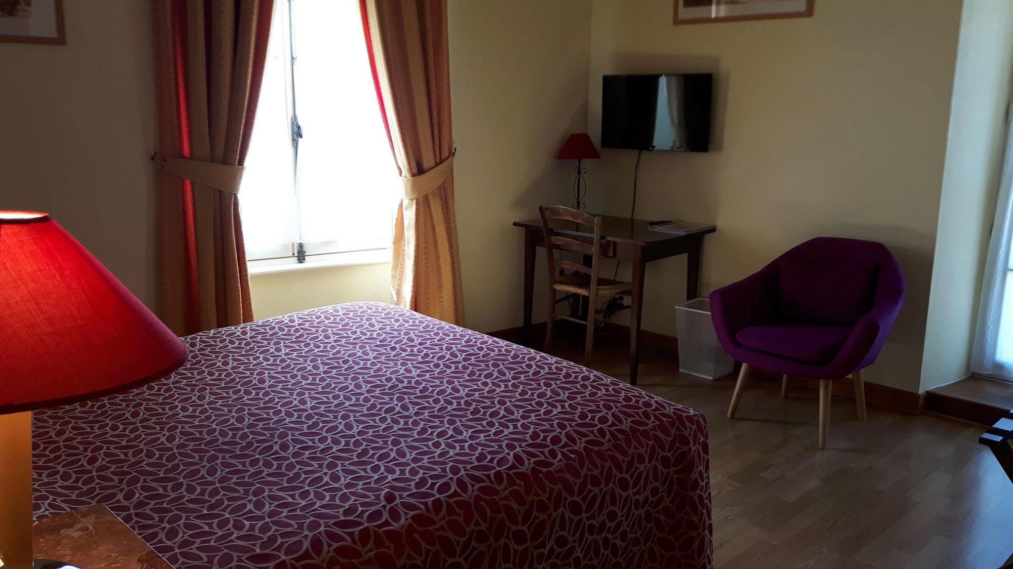Hotel Du Donjon Aulnay  Ngoại thất bức ảnh